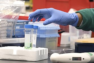 Testing coronavirus (associative image) Testing coronavirus (associative image)