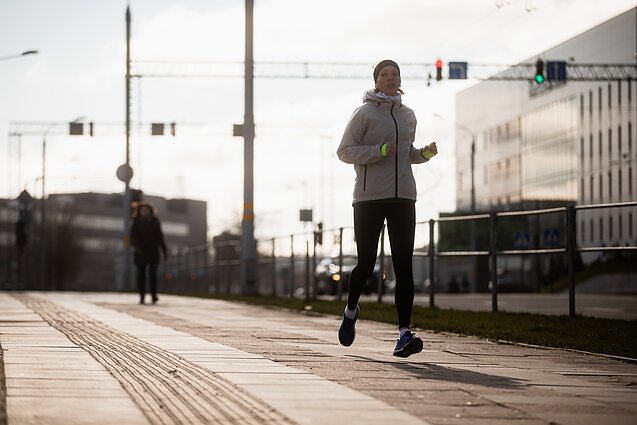 Orai pavasarį; sportavimas; miestas