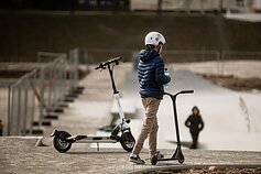 Orai pavasarį; vaikai; miestas