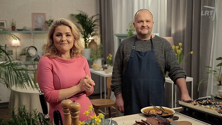 Beata be žado: net 8 valandas kepta glazūruota kiaulienos mentė – tarsi aksominė