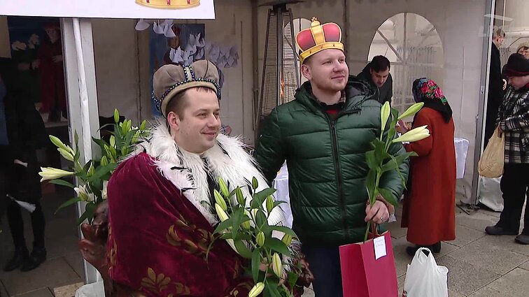 Šventadienio mintys. Gyvenimo atramos ieškanti jaunuomenė: kokie yra keliai į bažnyčią?