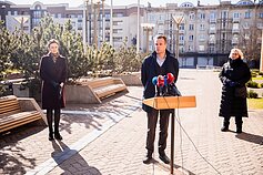 Opozicijos spaudos konferencija prie Seimo