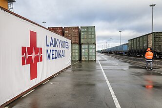 Iš Kinijos į Lietuvą atgabentos apsaugos priemonės medikams