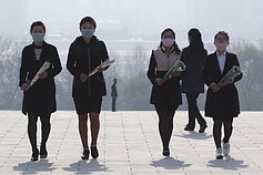 Šiaurės Korėja švenčia šalies įkūrėjo Kim Il Sungo gimtadienį Šiaurės Korėja švenčia šalies įkūrėjo Kim Il Sungo gimtadienį