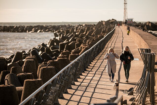 Žinios. Pajūrio viešbučiai nori dirbti: nors apgyvendinimo veikla dabar nedraudžiama, viešbučiai neveikia jau kelis mėnesius (su vertimu į gestų k.)
