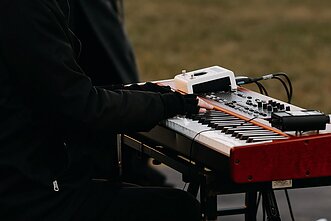 Jurga šią savaitę koncertavo viename Garliavos kiemų