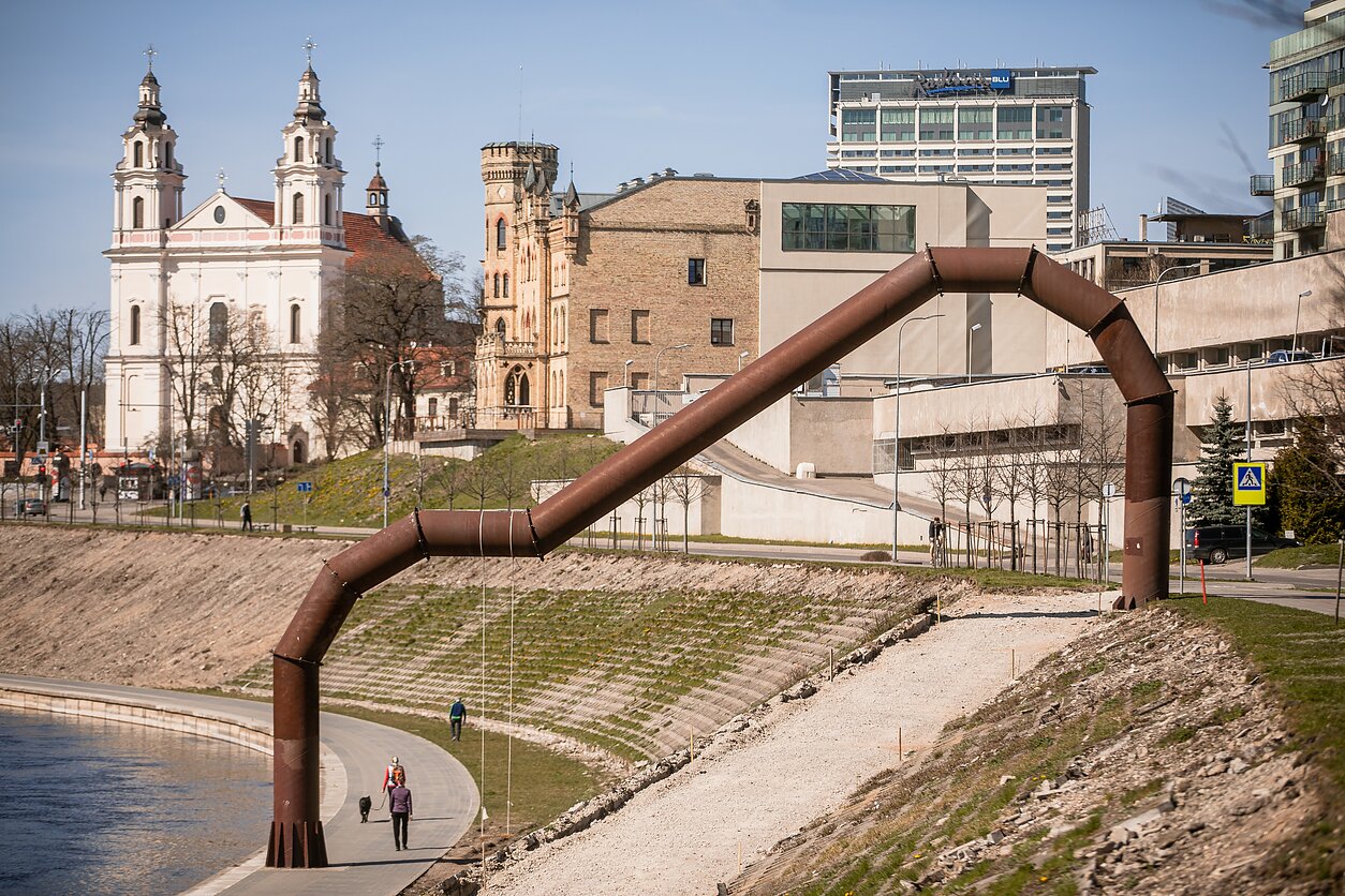 Vladas Urbanavičius, The Bank Arch