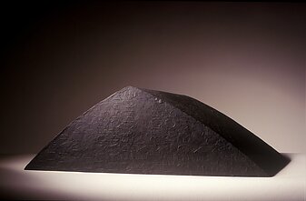 Vladas Urbanavičius, Cone (proposal for a monument to the foundation of Vilnius), 1989, bronze, 30 × 85 × 30 cm. MO Museum collection