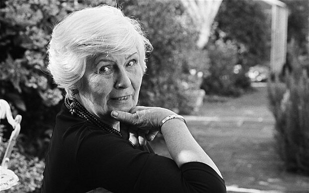 Literatūra – puikus būdas pasilengvinti karantiną: knygų apžvalgininkė rekomenduoja Jane Gardam trilogiją