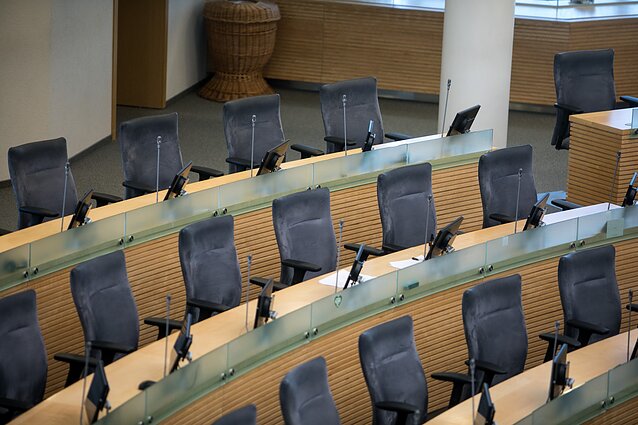 Čmilytei-Nielsen siūlant Seimo patariančias institucijas sujungti į vieną, jų vadovai abejoja efektyvumu: „gal ir ministerijas sujunkime į vieną?“