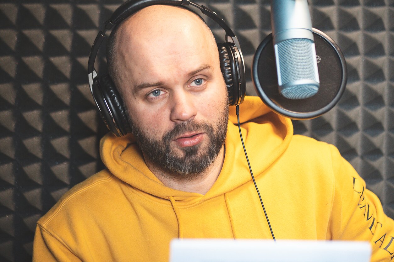 Audioteka.lt archyvo nuotr., Justas Tertelis garsina audioknygą