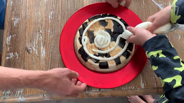 Ispanijoje žurnalistė Jurga Baltrukonytė į vieną tortą sujungė du mylimus produktus – kavą ir želę