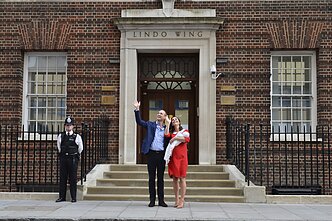 Kate Middleton ir Princas Williamas su vaikais Kate Middleton ir Princas Williamas su vaikais