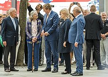 Jan Zwartendijk's Son and daughter speaking with Dutch King Willem-Alexander and President Gribauskaite and Kaunas Mayor Matijošaitis 