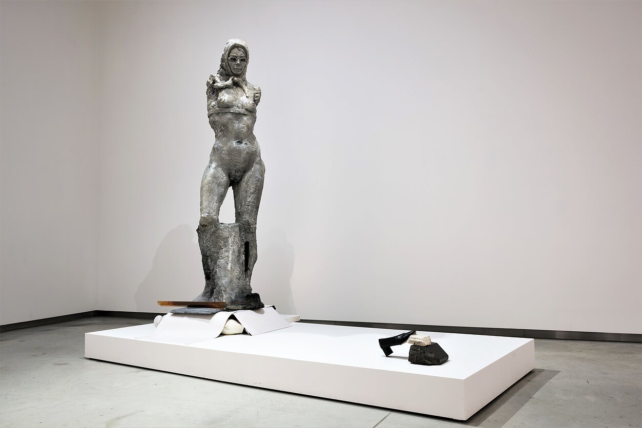 K. Stoškaus nuotr., SetP Stanikas, „Paslapčių paslaptis“, 1996, instaliacija, 265 × 140 × 330. MO muziejaus kolekcija