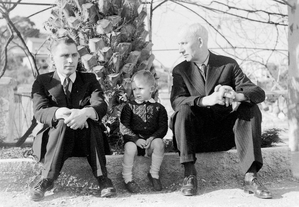 Antanas Liutkus, Perkūnas Liutkus, jo krikštatėvis Jurgis Savickis apie 1943 m.