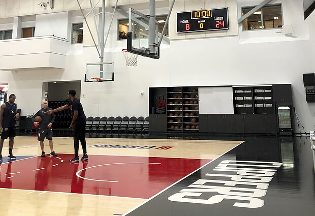 Sportas. Orai. Nors sezonas dar neatnaujintas, pamažu duris atveria NBA komandų treniruočių centrai