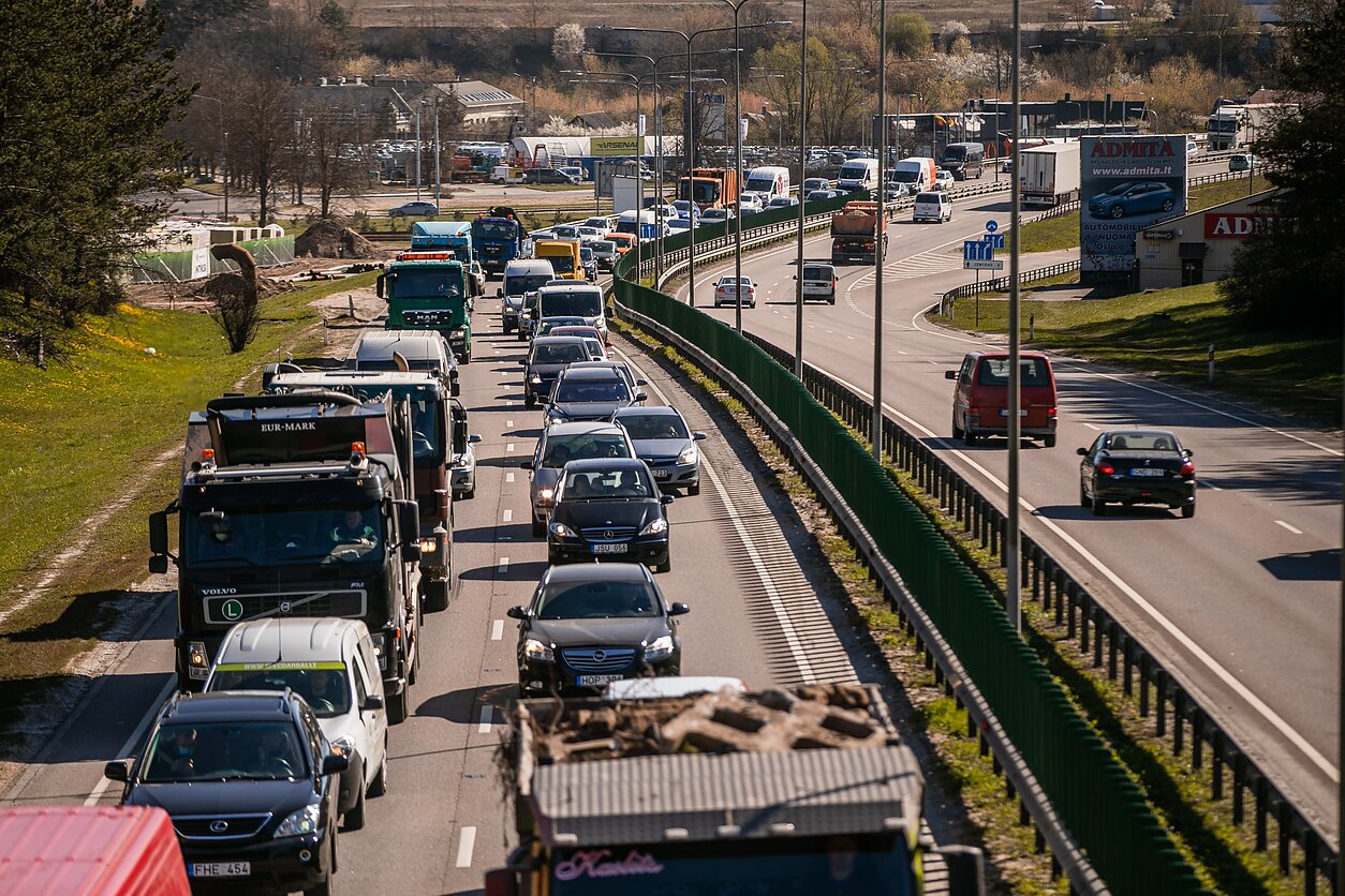 Eismas; Automobiliai Eismas; Automobiliai