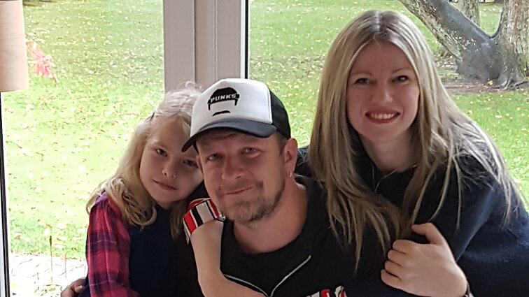 Su žmona Eva ir dukra Amelie M. Melmanas dabar gali pasikalbėti tik internetu