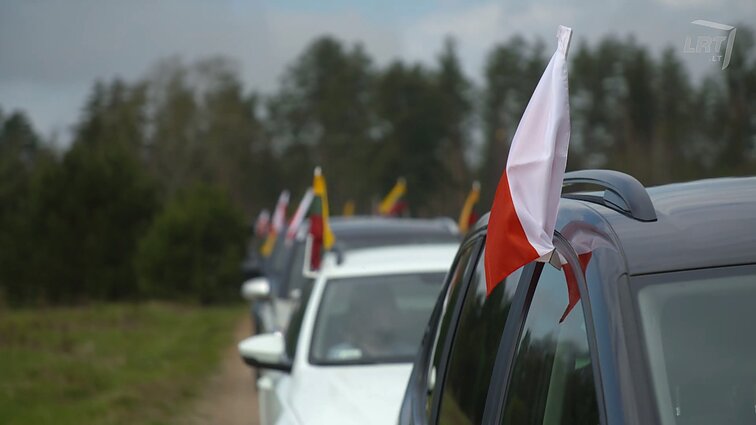 Kultūrų kryžkelė. Vilniaus albumas. Gegužės 3-ioji paminėta kitaip: akimirkos iš automobilių žygio Vilnius-Zalavas-Vilnius