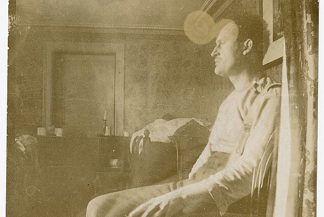 Edvardas Munchas, autoportretas, 1906