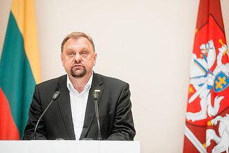 Verslo ir darbdavių atstovai bei dalis profsąjungų pasirašė memorandumą prezidentūroje. Valdas Sutkus Verslo ir darbdavių atstovai bei dalis profsąjungų pasirašė memorandumą prezidentūroje. Valdas Sutkus