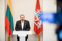 Verslo ir darbdavių atstovai bei dalis profsąjungų pasirašė memorandumą prezidentūroje. Valdas Sutkus Verslo ir darbdavių atstovai bei dalis profsąjungų pasirašė memorandumą prezidentūroje. Valdas Sutkus
