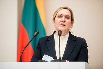 Verslo ir darbdavių atstovai bei dalis profsąjungų pasirašė memorandumą prezidentūroje. Kristina Krupavičienė