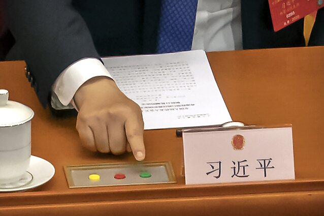 Kinijos prezidentas Xi Jinpingas balsuoja už siūlymą priimti kontroversišką Honkongo saugumo įstatymą komunistų partijos kongrese Kinijos prezidentas Xi Jinpingas balsuoja už siūlymą priimti kontroversišką Honkongo saugumo įstatymą komunistų partijos kongrese