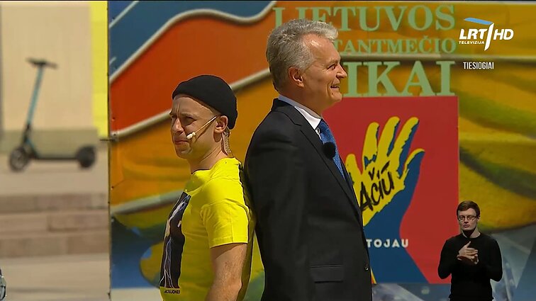 Vidas Bareikis įvykdė giminės moterų prašymą: su prezidentu pasilygino ūgiais