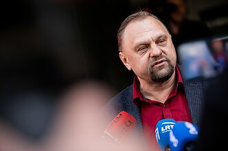 Valdas Sutkus paleidžiamas iš teismo salės