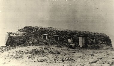 Tremtinių pastatyta jurta Bykovo kyšulyje, apie 1954
