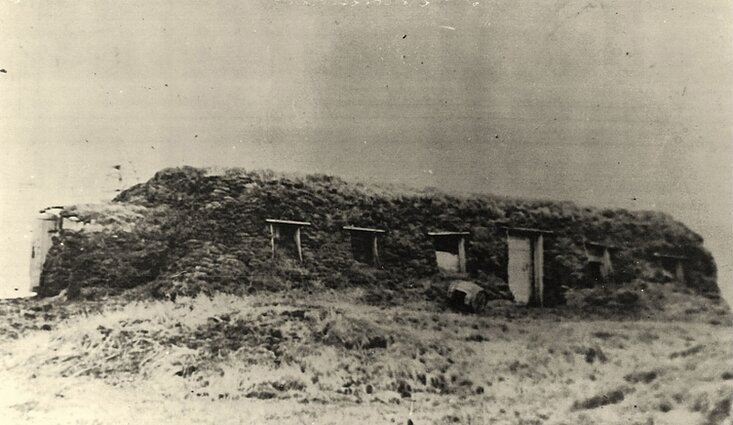 Tremtinių pastatyta jurta Bykovo kyšulyje, apie 1954