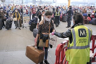 Sezoniniai darbininkai iš Rumunijos COVID-19 pandemijos metu vyksta į didžiąsias ES valstybes dirbti žemės ūkyje