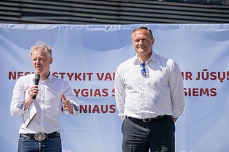Virgilijus Alekna (dešinėje) Virgilijus Alekna (dešinėje)