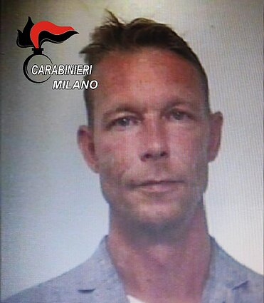 Italijos karabinierių išplatinta nuotraukoje, kurioje, tarnybos teigimu, užfiksuotas Christianas Bruckneris, įtariamas Madeleine McCann pagrobimu ir nužudymu Italijos karabinierių išplatinta nuotraukoje, kurioje, tarnybos teigimu, užfiksuotas Christianas Bruckneris, įtariamas Madeleine McCann pagrobimu ir nužudymu