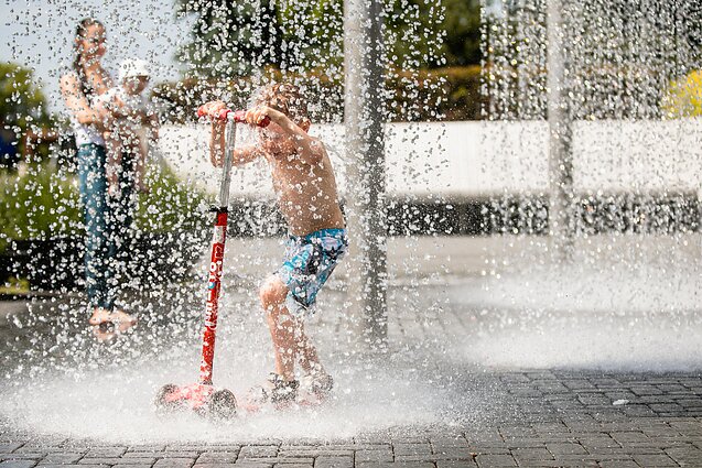 Orai ir toliau džiugins tikrąja lietuviška vasara: temperatūra dienomis laikysis virš 20-ies laipsnių, galimi ir šilti lietūs
