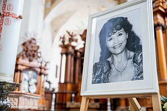 Bernardinų bažnyčioje atsisveikinama su Nelly Paltiniene