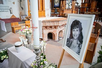 Bernardinų bažnyčioje atsisveikinama su Nelly Paltiniene