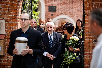 Į Antakalnio kapines išlydima Nelly Paltinienės urna