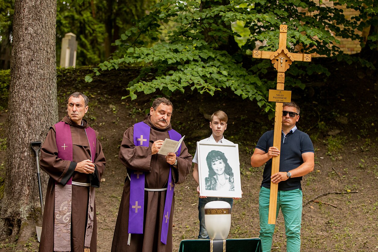 Nelly Paltinienės laidotuvės
