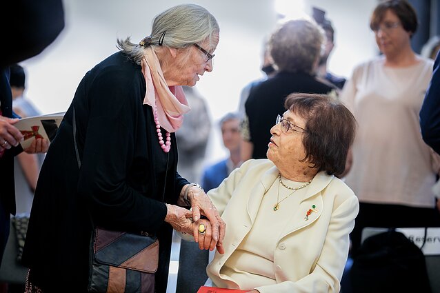 Irenai Veisaitei įteiktas apdovanojimas