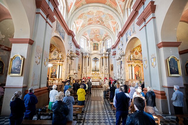 Žinios. Nuo šio sekmadienio pamaldos bažnyčiose vėl vyks dalyvaujant tikintiesiems