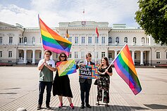 LGBT bendruomenės akcija prie prezidentūros