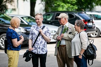 Atminimo lentos rašytojui Petrui Dirgėlai atidengimas
