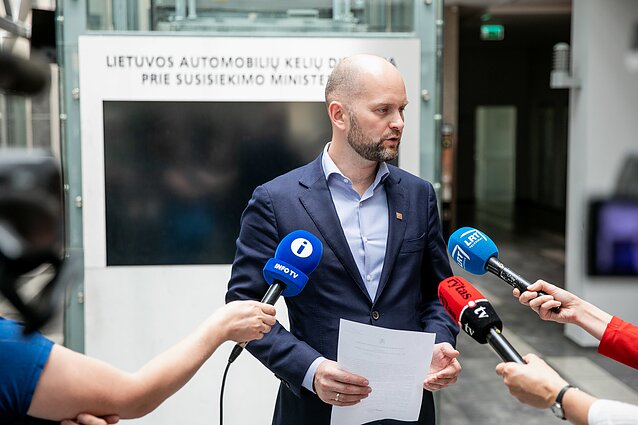 Andrejevas teigia skųsiantis ministro sprendimą jį atleisti, tačiau pagrindo neatskleidžia
