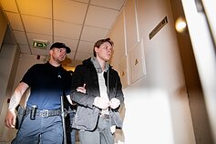 Teroro aktą Vilniuje įvykdyti pasikėsinęs studentas atvestas į teismą Teroro aktą Vilniuje įvykdyti pasikėsinęs studentas atvestas į teismą