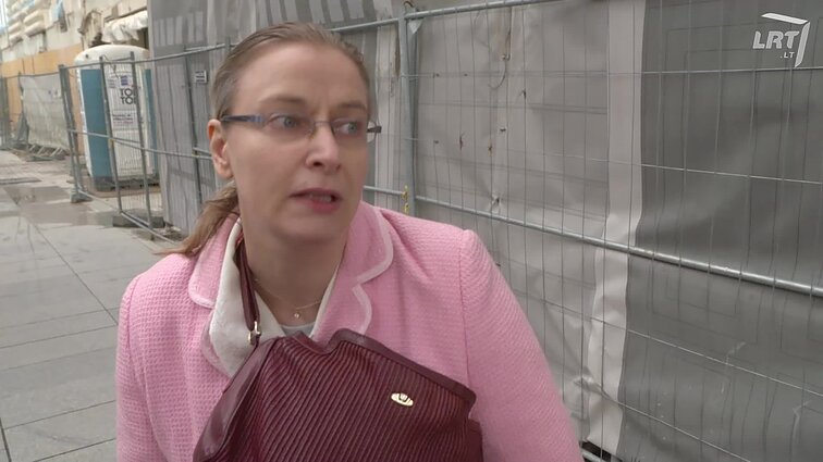 Dviračio žinios. Širinskienė ir Pijus Lukiškių aikštėje: kastuvas – geriausias įrankis žmonių moralei apginti?