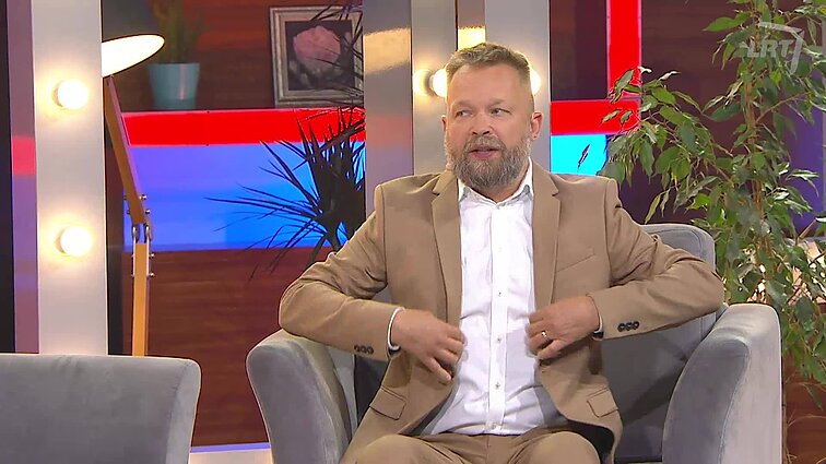 „Baltos varnos“ paveldėjo vienodai skirtingas ausis: iš tėčio – elfo, iš mamos – trolio