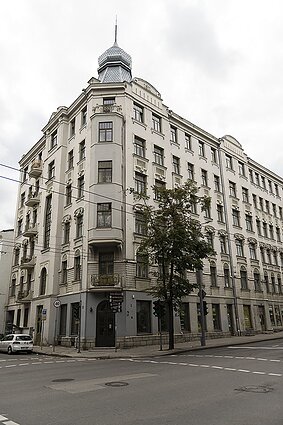 One of the first buildings with a lift near the Railway Station